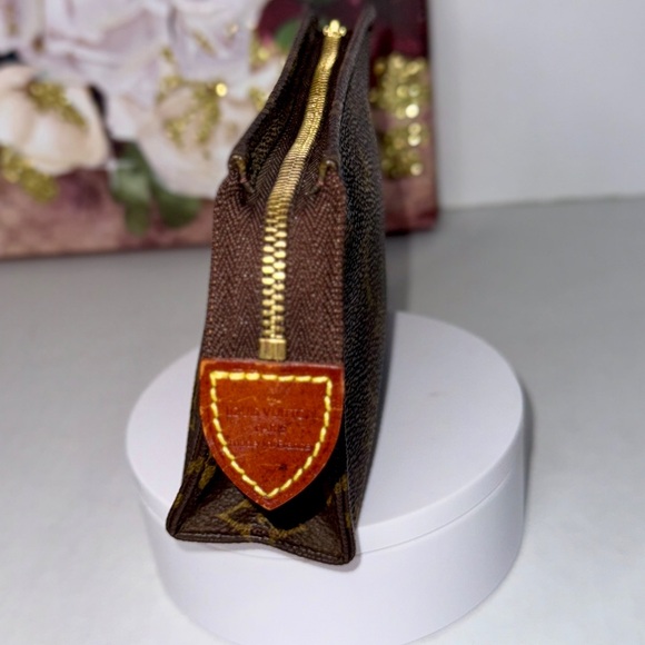Louis Vuitton Monogram Cosmetics Pouch - Picture 9 of 10